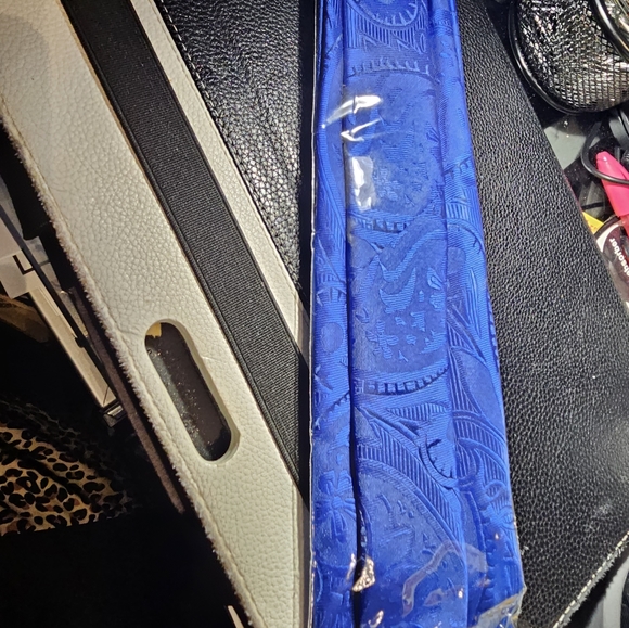 Verse 9 - Royal Blue Paisley, 7 Fold Tie with Hanky - Picture 4 of 4